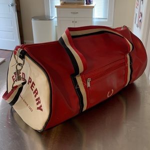 Fred Perry leather barrel bag